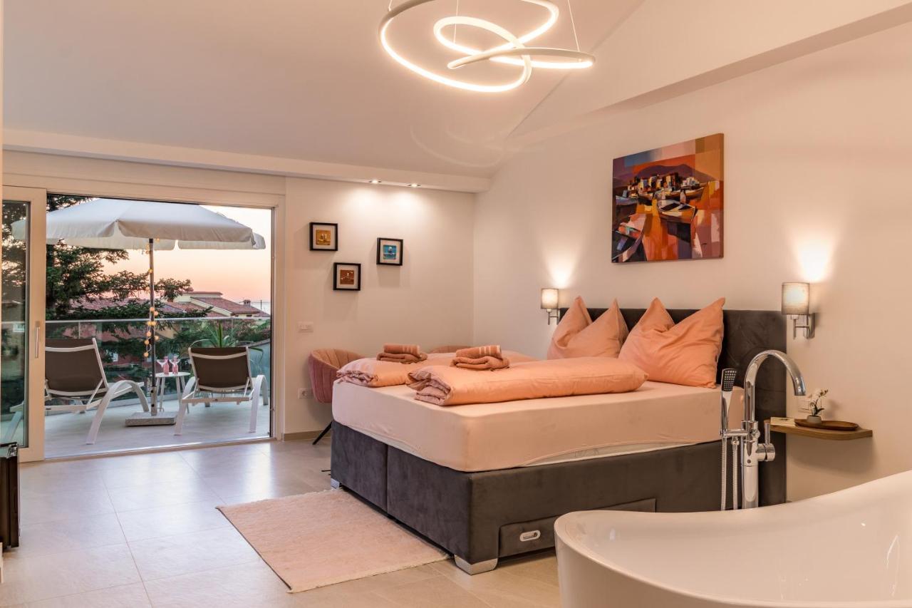 Villa Elena Deluxe mit Whirlpool und POOL am MEER Fažana Exterior foto