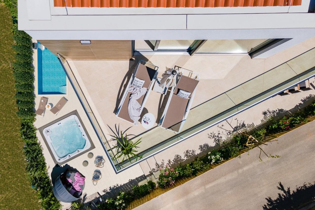 Villa Elena Deluxe mit Whirlpool und POOL am MEER Fažana Exterior foto