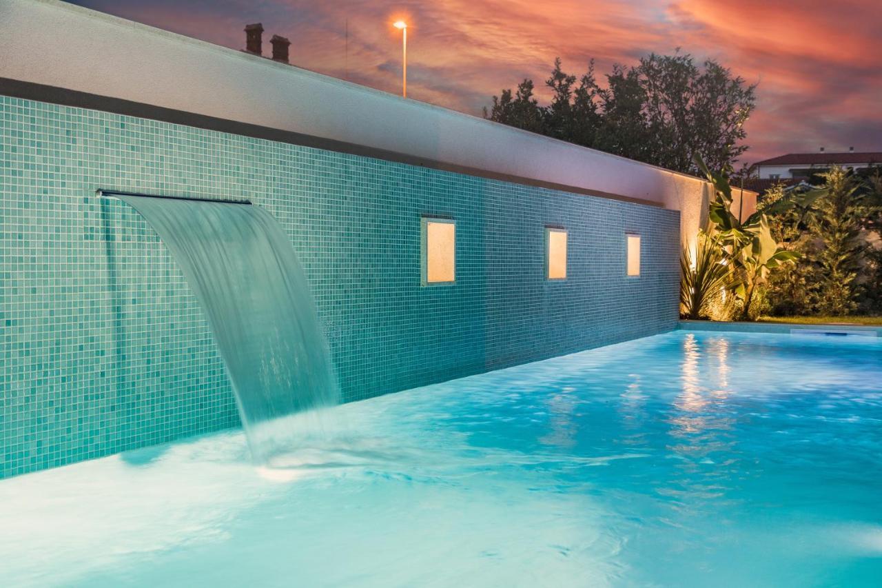 Villa Elena Deluxe mit Whirlpool und POOL am MEER Fažana Exterior foto